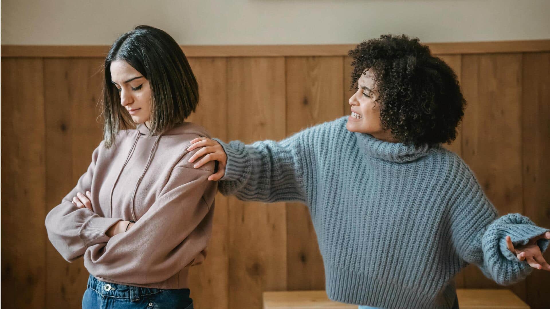 क्या आपके दोस्त आपसे निभा रहे हैं मतलब की दोस्ती? ये 5 लक्षण बताएंगे सच्चाई