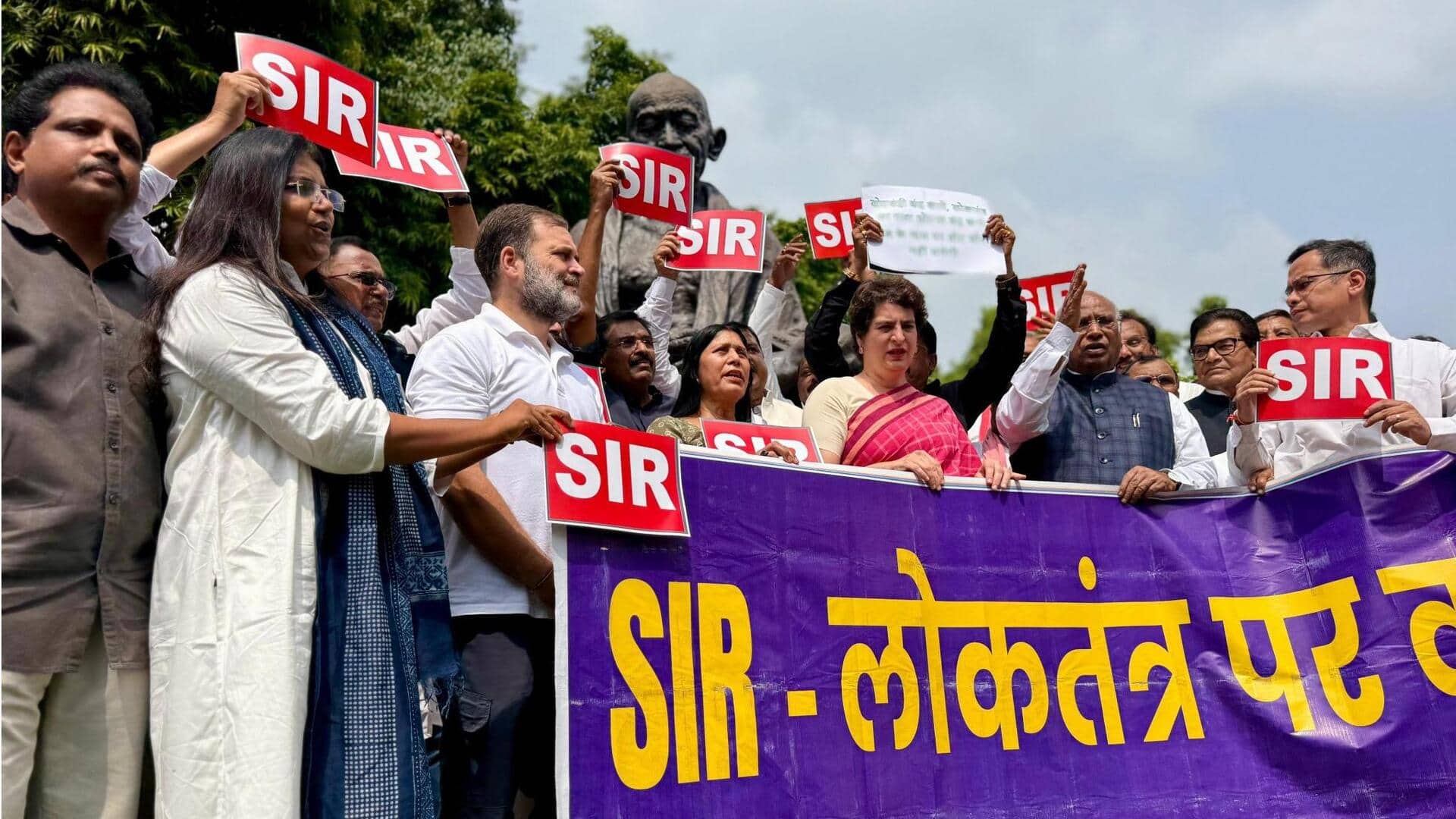 बिहार में 64 लाख से अधिक मतदाताओं पर लटकी तलवार, SIR में 99.8 प्रतिशत मतदाता शामिल बिहार में 64 लाख से अधिक मतदाताओं पर लटकी तलवार, SIR में 99.8 प्रतिशत मतदाता शामिल