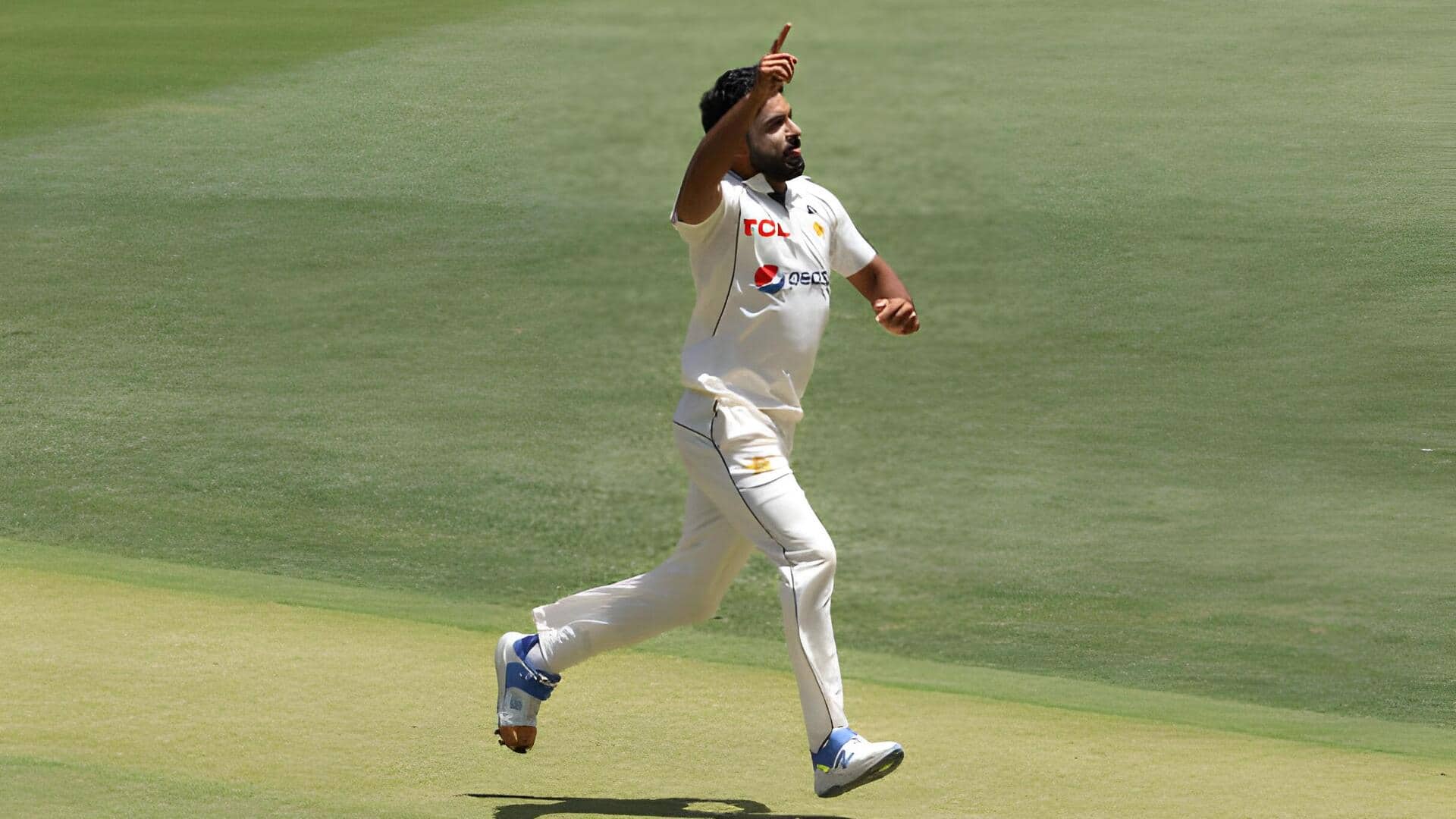 ऑस्ट्रेलिया बनाम पाकिस्तान: डेब्यू कर रहे आमेर जमाल ने पहली पारी में चटकाए 6 विकेट