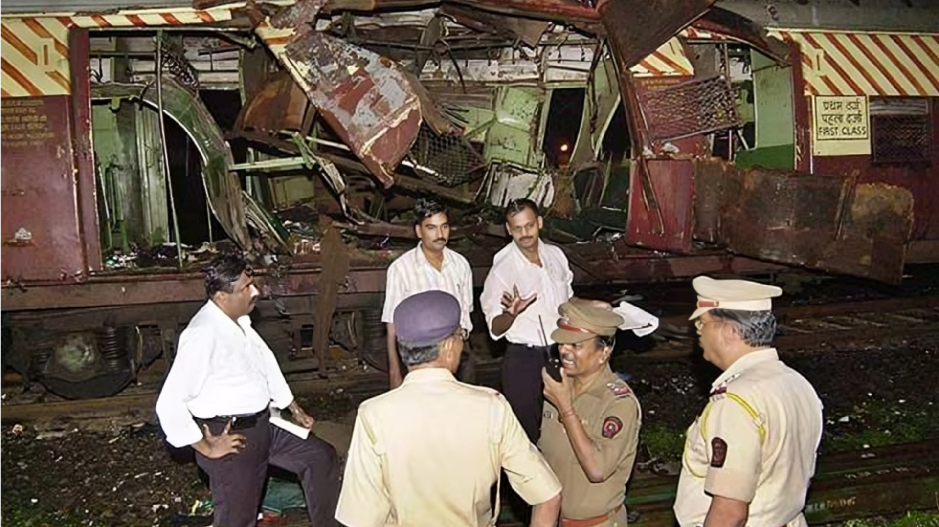 मुंबई ट्रेन धमाके के 12 आरोपियों को बरी करने के खिलाफ सुप्रीम कोर्ट पहुंची सरकार मुंबई ट्रेन धमाके के 12 आरोपियों को बरी करने के खिलाफ सुप्रीम कोर्ट पहुंची सरकार