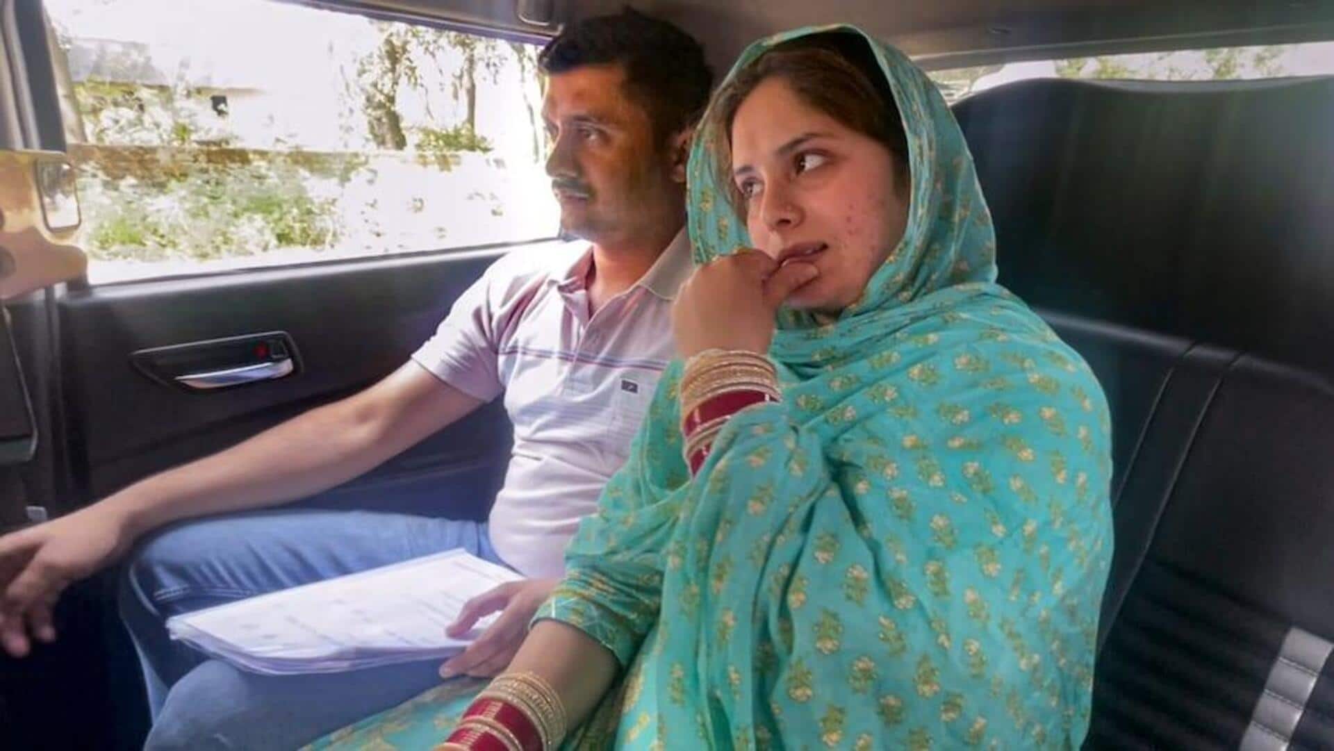 पाकिस्तानी महिला से शादी की बात छिपाने पर CRPF जवान बर्खास्त, फाेन पर किया था निकाह पाकिस्तानी महिला से शादी की बात छिपाने पर CRPF जवान बर्खास्त, फाेन पर किया था निकाह