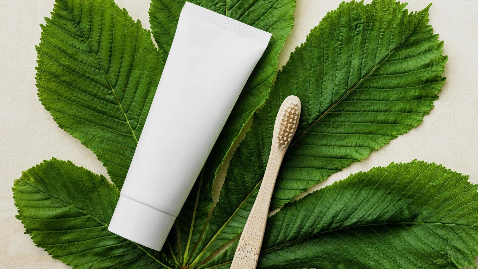 दांतों को चमकाने के अलावा कई कामों के लिए इस्तेमाल किया जा सकता है टूथपेस्ट