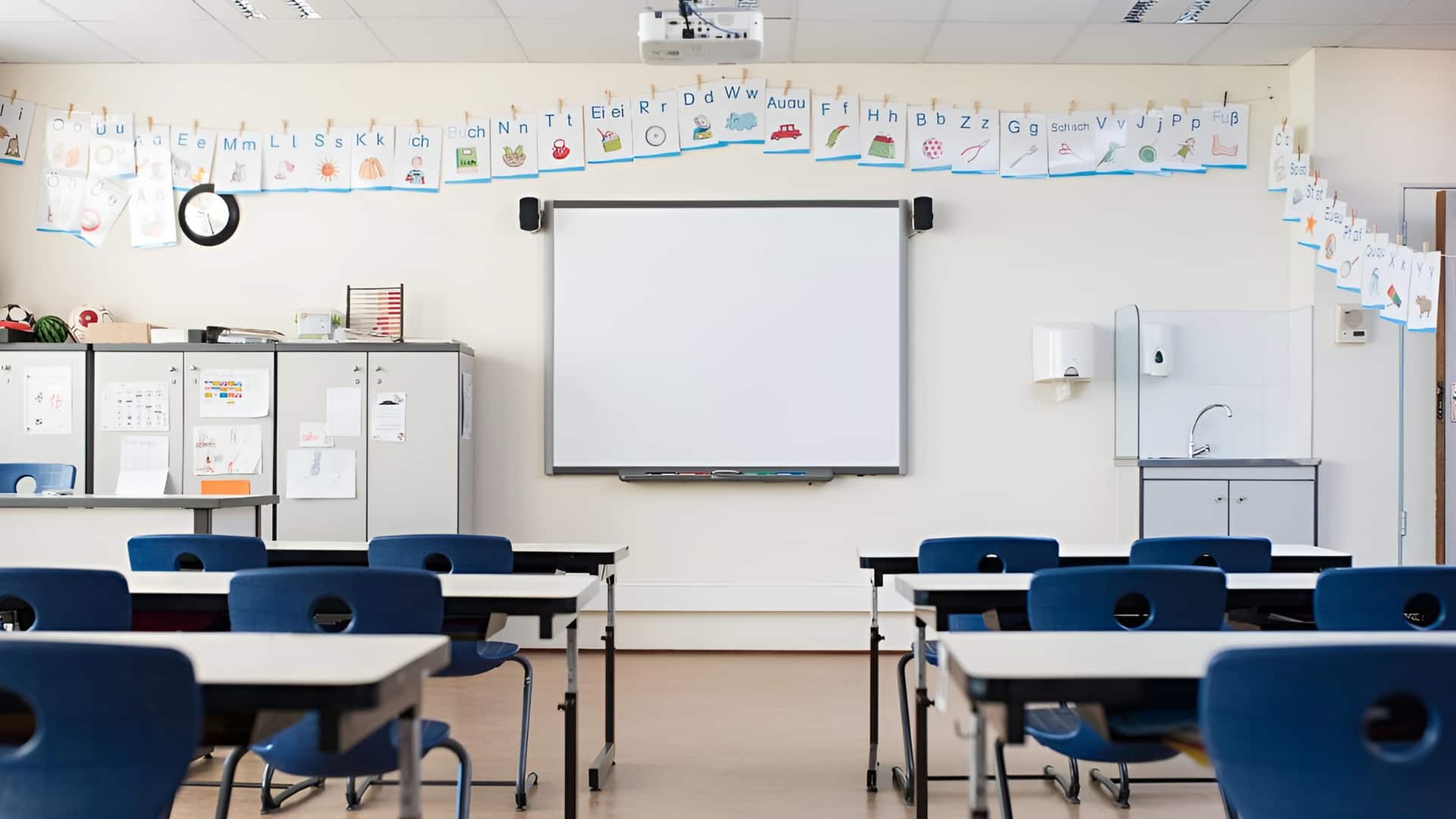 क्लासरूम में बनाना है बेहतर पढ़ाई का माहौल, AI की मदद से करें बैठने की व्यवस्था 