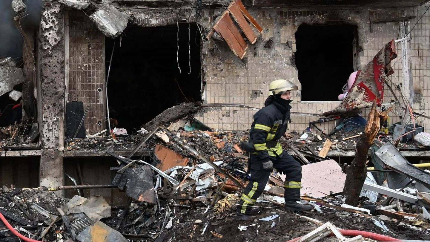 यूक्रेन का दावा- नागरिक इलाकों पर हमले कर रहा रूस, खतरनाक बमों का कर रहा इस्तेमाल
