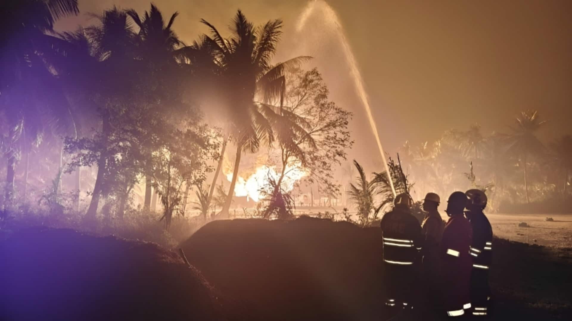 आंध्र प्रदेश: कोनासीमा में दूसरे दिन भी ONGC पाइपलाइन से विस्फोट जारी, दिल्ली-मुंबई से टीम पहुंची