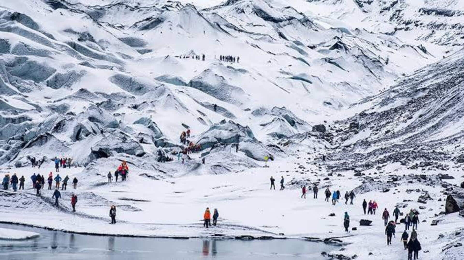 हिमाचल प्रदेश के ऊंचे पहाड़ी इलाकों में बर्फ की सफेद चादर, तापमान 10 डिग्री गिरा
