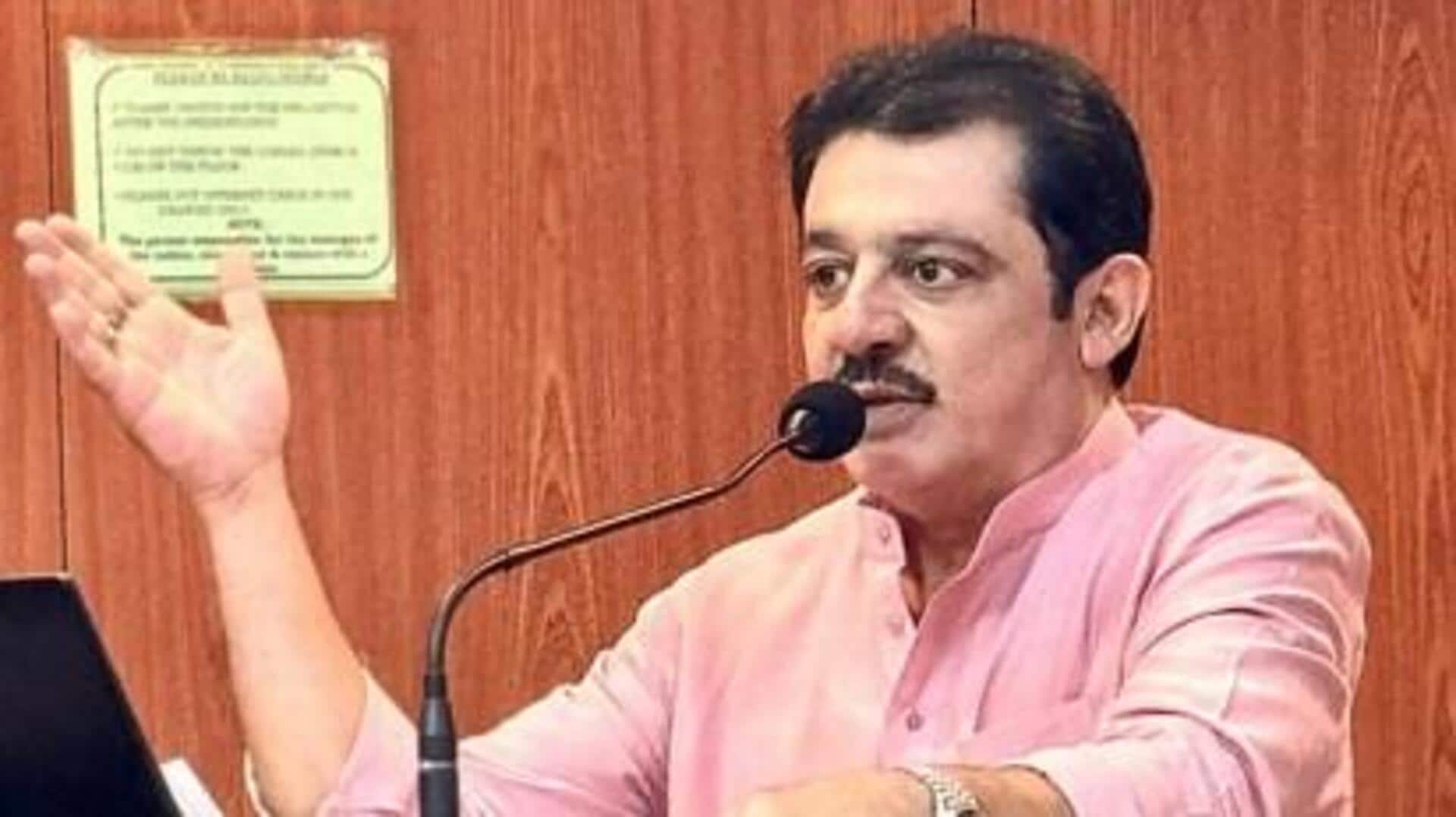 कर्नाटक के मंत्री का पाकिस्तान के खिलाफ फूटा गुस्सा, कहा- आत्मघाती बम पहनकर जाऊंगा कर्नाटक के मंत्री का पाकिस्तान के खिलाफ फूटा गुस्सा, कहा- आत्मघाती बम पहनकर जाऊंगा