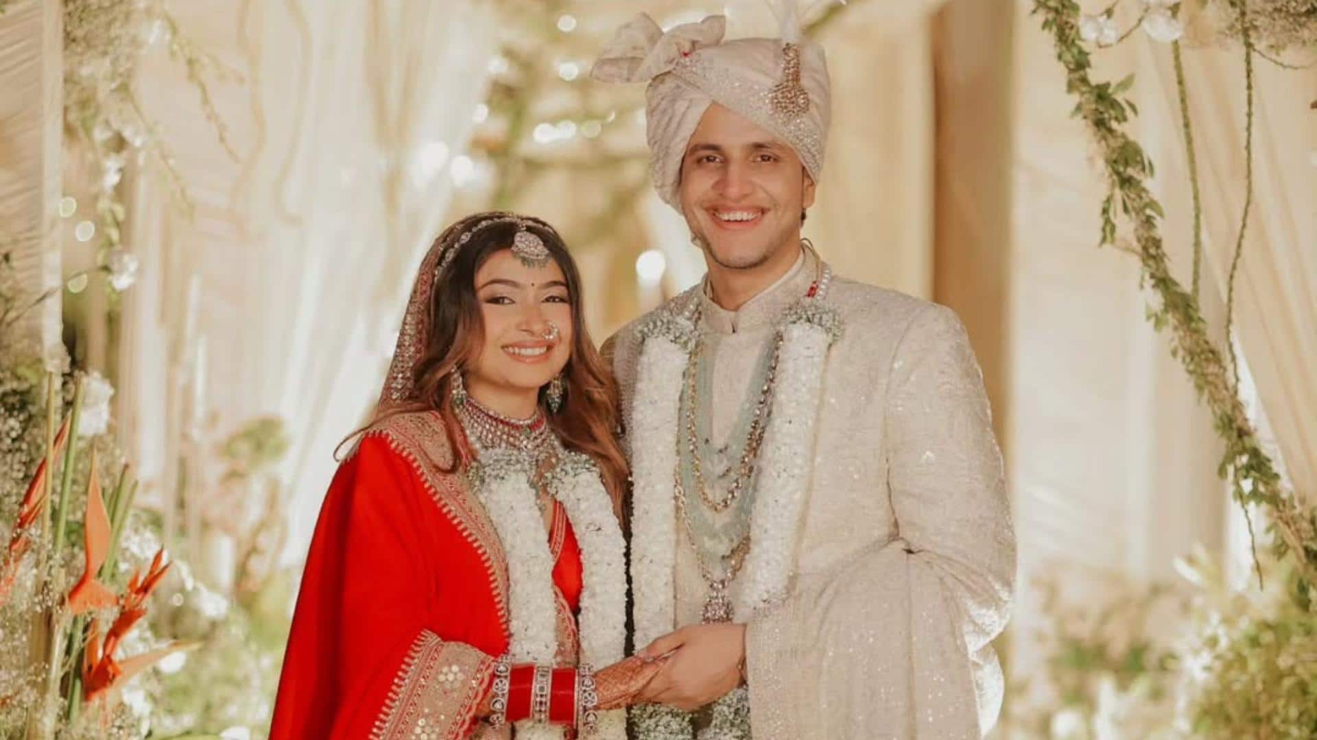 यूट्यूबर निश्चय मल्हान ने गर्लफ्रेंड रुचिका राठौर से रचाई शादी, सामने आईं पहली तस्वीरें यूट्यूबर निश्चय मल्हान ने गर्लफ्रेंड रुचिका राठौर से रचाई शादी, सामने आईं पहली तस्वीरें