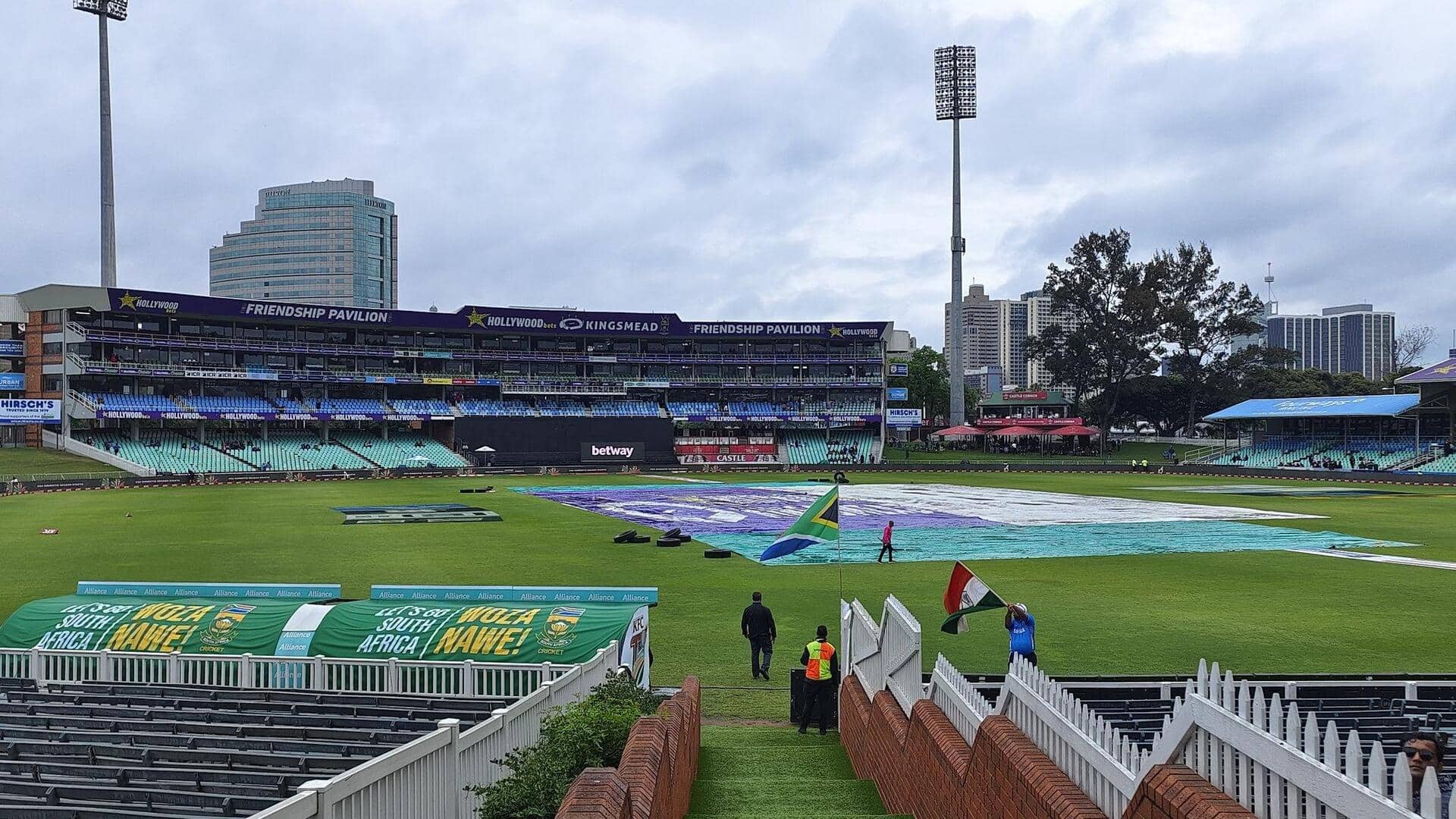दक्षिण अफ्रीका बनाम भारत: बारिश से टॉस में देरी, जानिए कब से होगी ओवर की कटौती