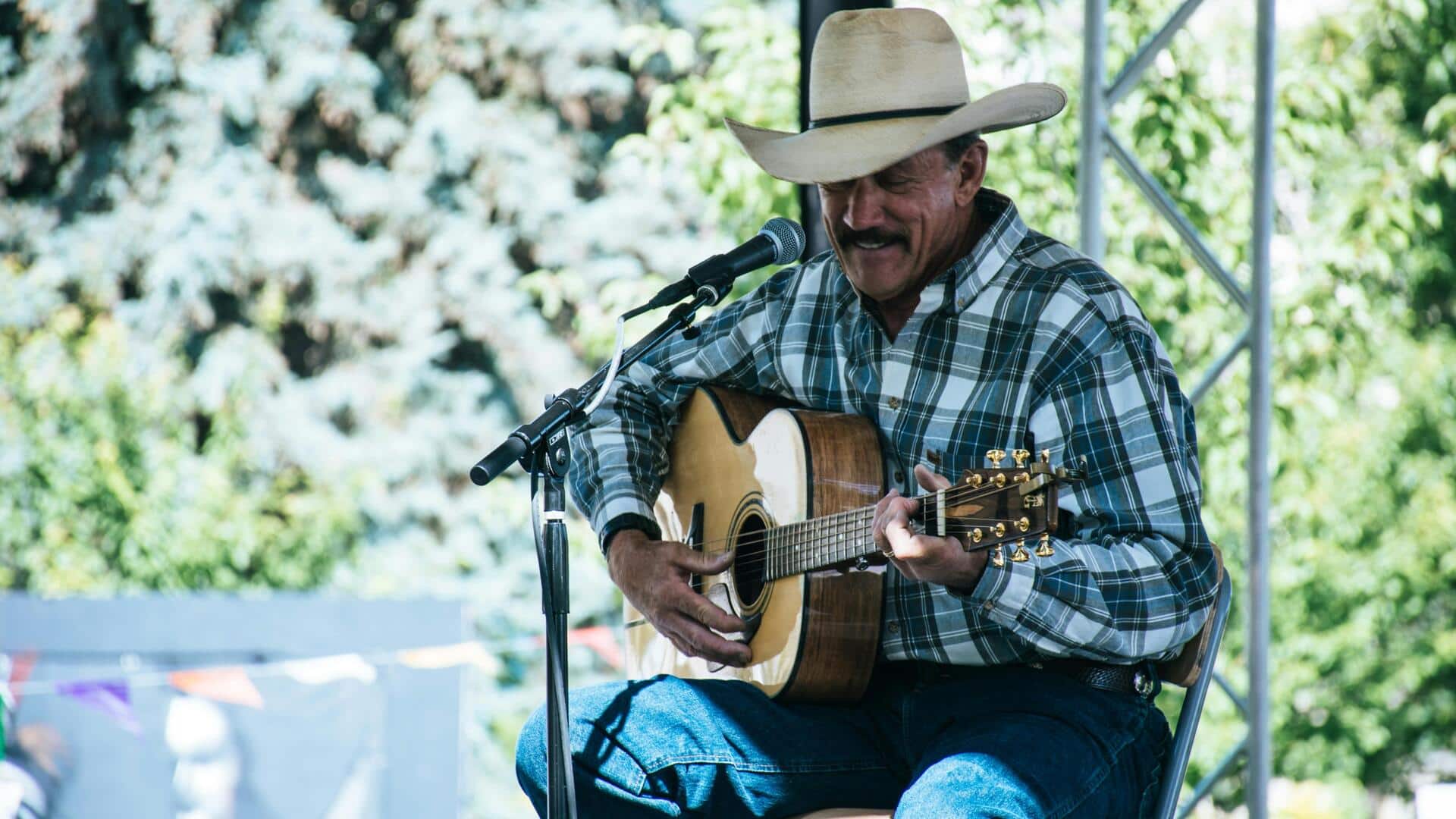 कला के माध्यम से कम की जा सकती है एंग्जायटी, अपनाएं ये 5 तरीके