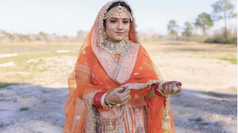शादी में लाल की जगह पहनें इन रंगों के लहंगे, इस साल बढ़ रहा है चलन