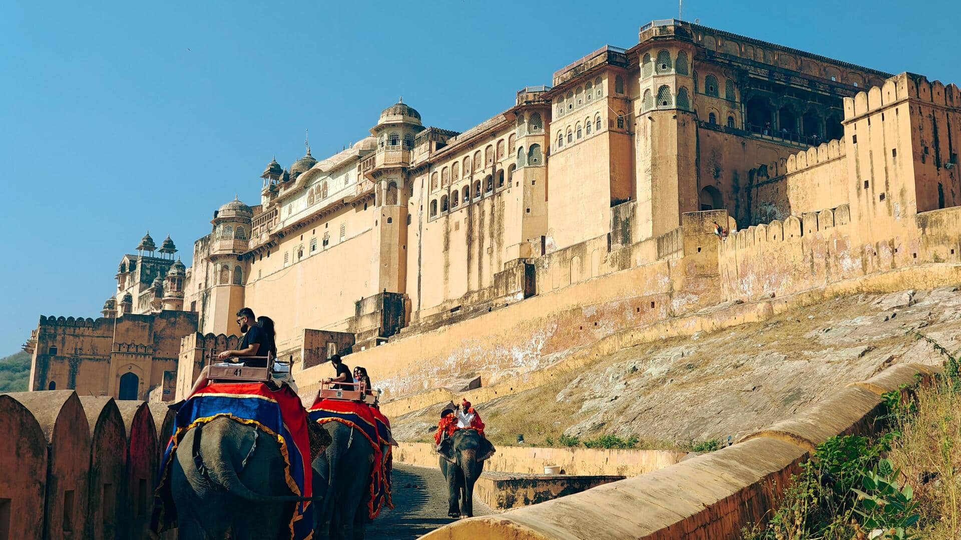 कम बजट में यादगार यात्रा की योजना बनाना चाहते हैं? इन 5 बातों का रखें ध्यान