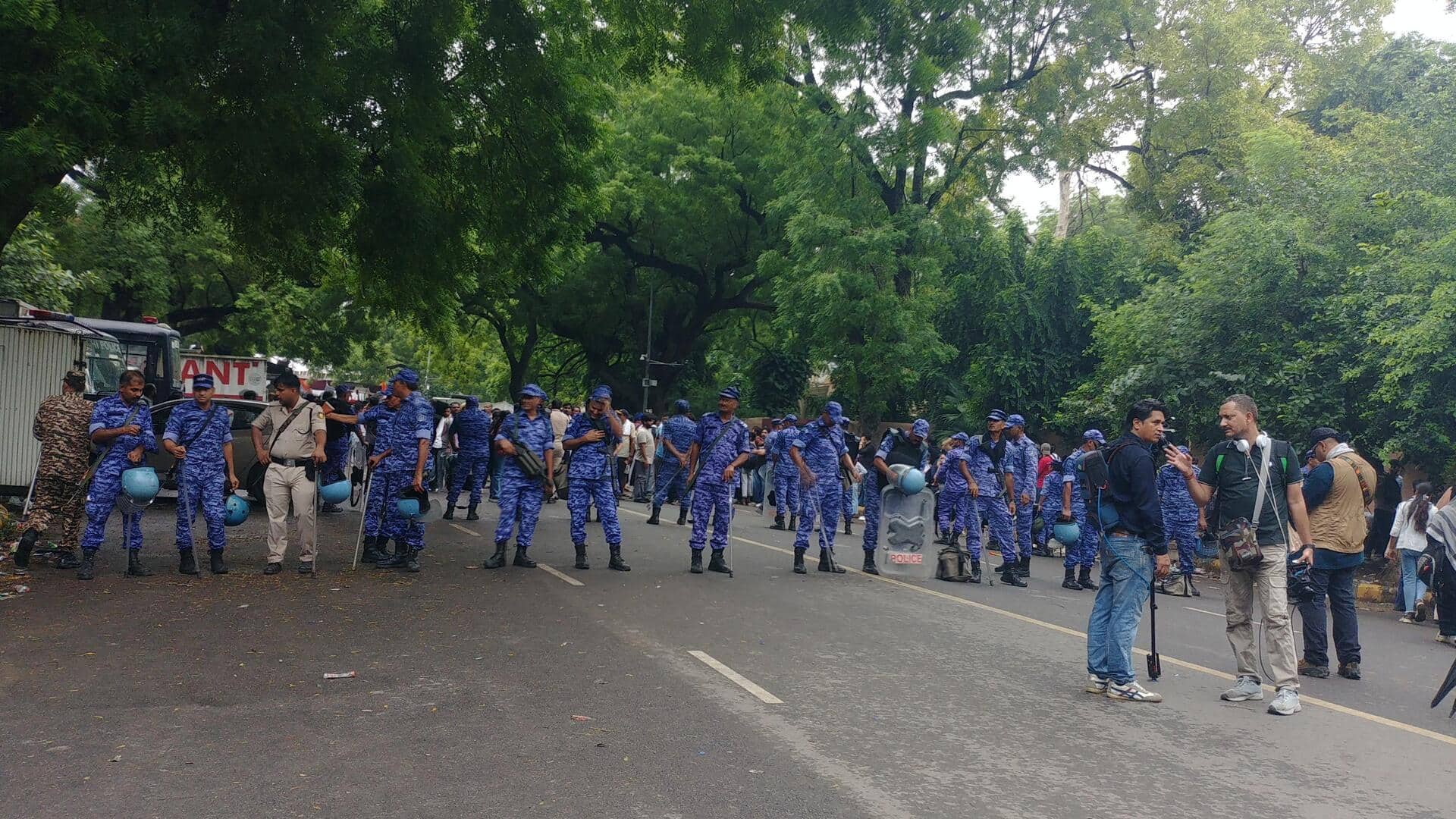 दिल्ली के 650 वकीलों और मुंबई बार एसोसिएशन ने छात्रों पर पुलिस लाठीचार्ज की निंदा की