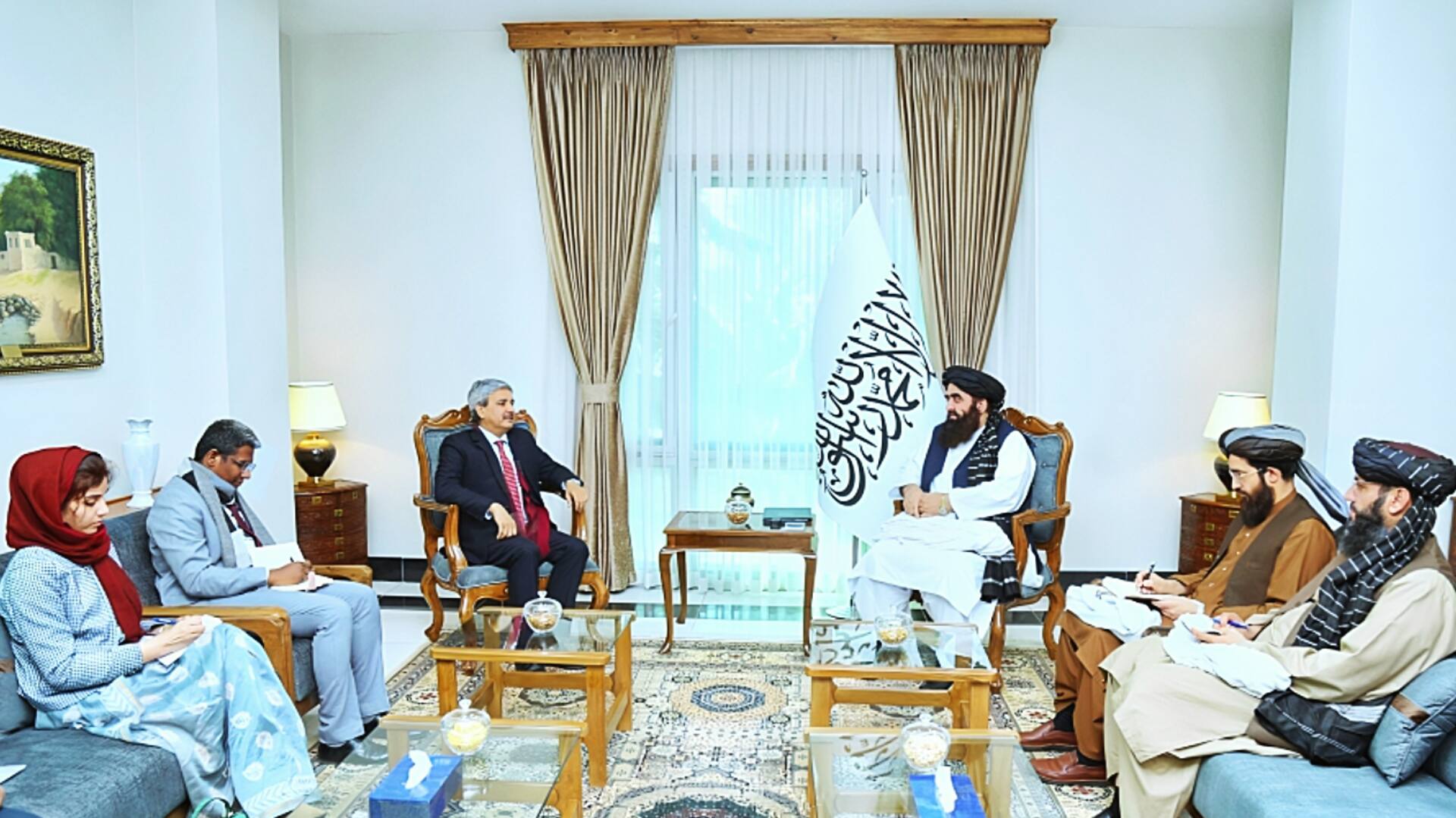 काबुल: भारतीय राजनयिक ने तालिबान के विदेश मंत्री से मुलाकात की, किन मुद्दों पर हुई बात?