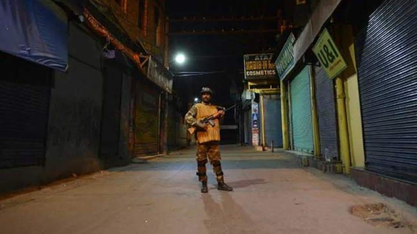 जम्मू-कश्मीर: आतंकियों ने घर में घुसकर विशेष पुलिस अधिकारी और पत्नी को किया गोलियों से छलनी