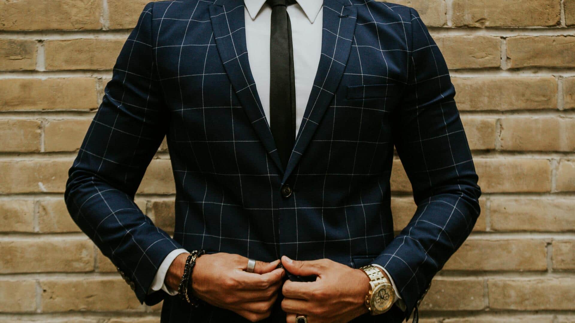 पुरुषों के लिए फायदेमंद हो सकती हैं सूट स्टाइलिंग से जुड़ी ये 5 टिप्स