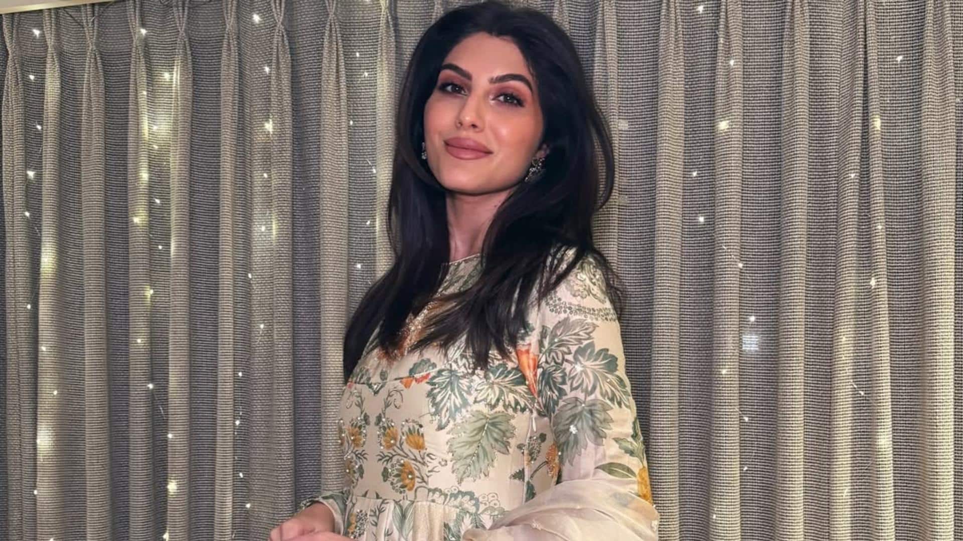 कौन हैं एल्नाज नोरौजी, जो करण जौहर के रियलिटी शो 'द ट्रेटर्स' में मचाएंगी धमाल? कौन हैं एल्नाज नोरौजी, जो करण जौहर के रियलिटी शो 'द ट्रेटर्स' में मचाएंगी धमाल?