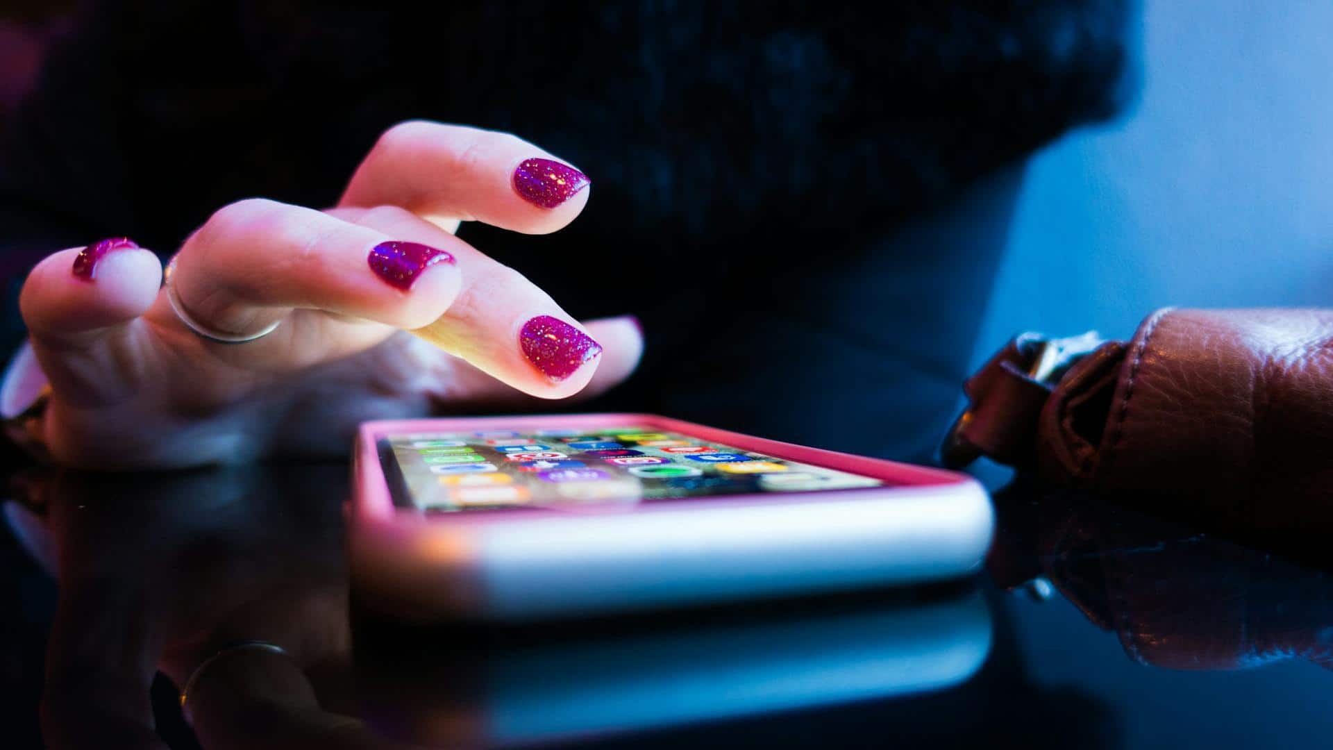 2025 में स्मार्टफोन बाजार में इन चीजों का दिखा ट्रेंड 