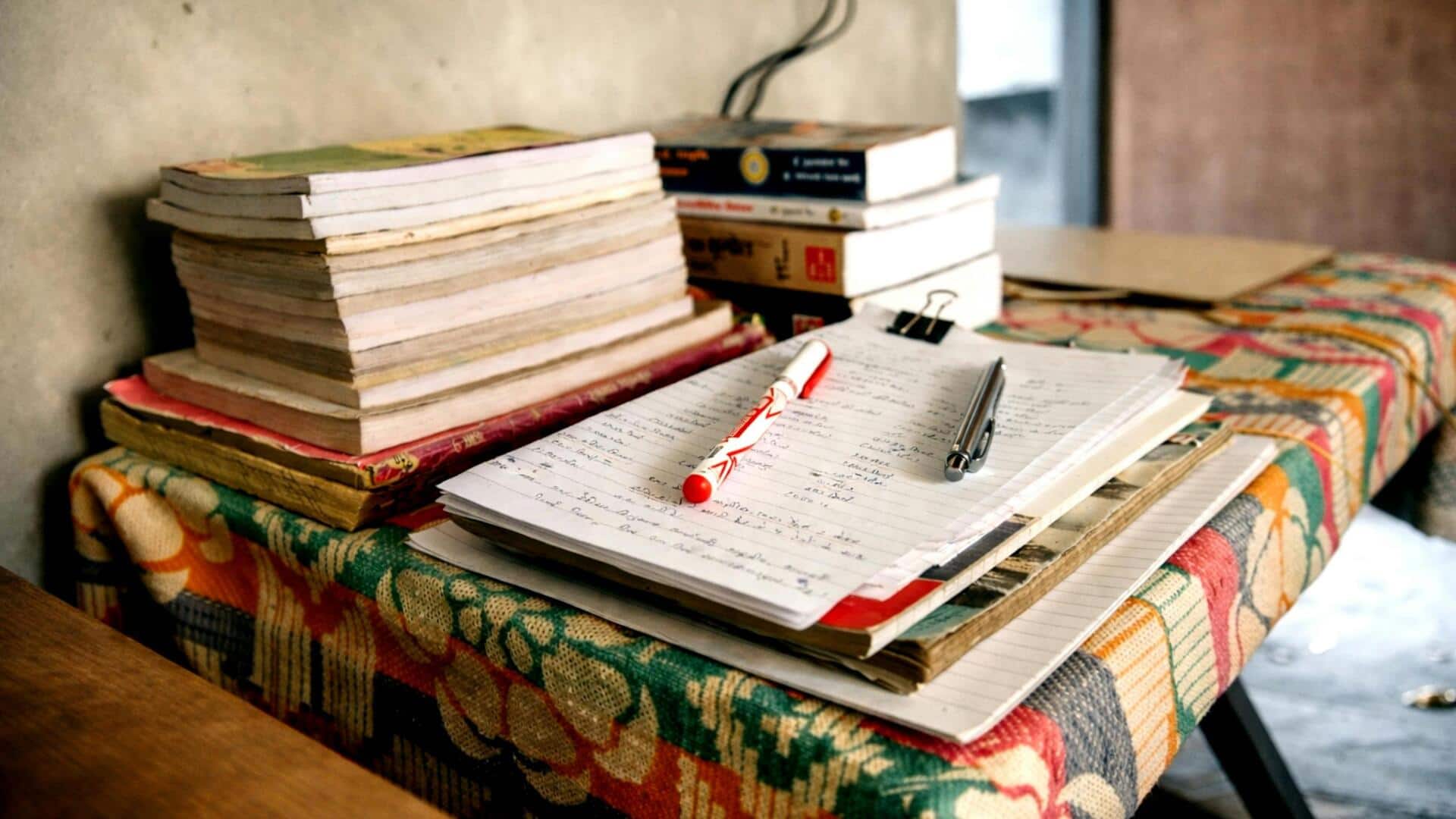 पढ़ाई के लिए टेबल सेटअप करते समय अपनाएं ये 5 तरीके, मिलेगा आरामदायक वातावरण