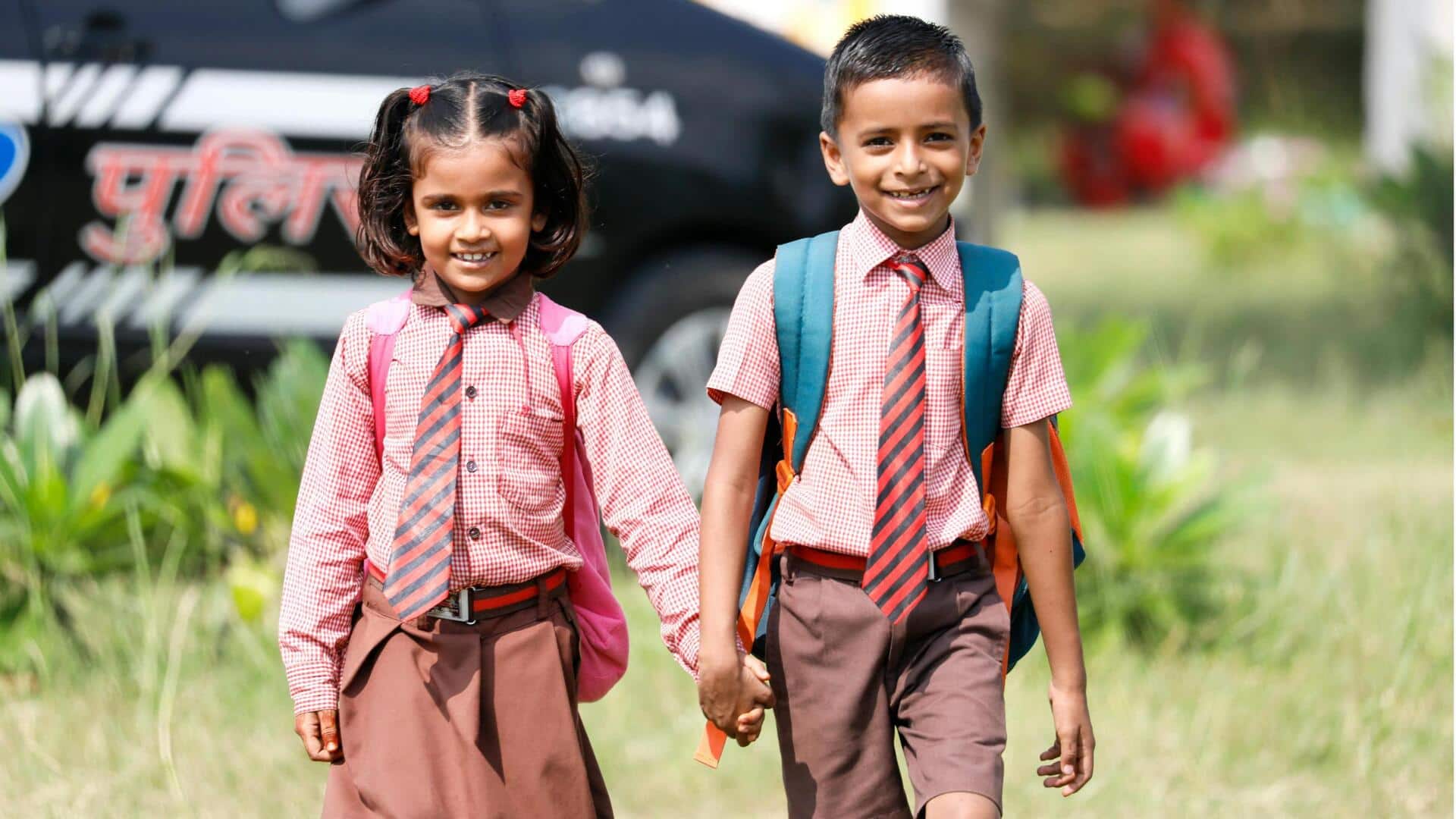 बच्चों को स्कूल के दौरान अपनी यूनिफॉर्म साफ रखने के लिए सिखाएं ये अहम बातें 