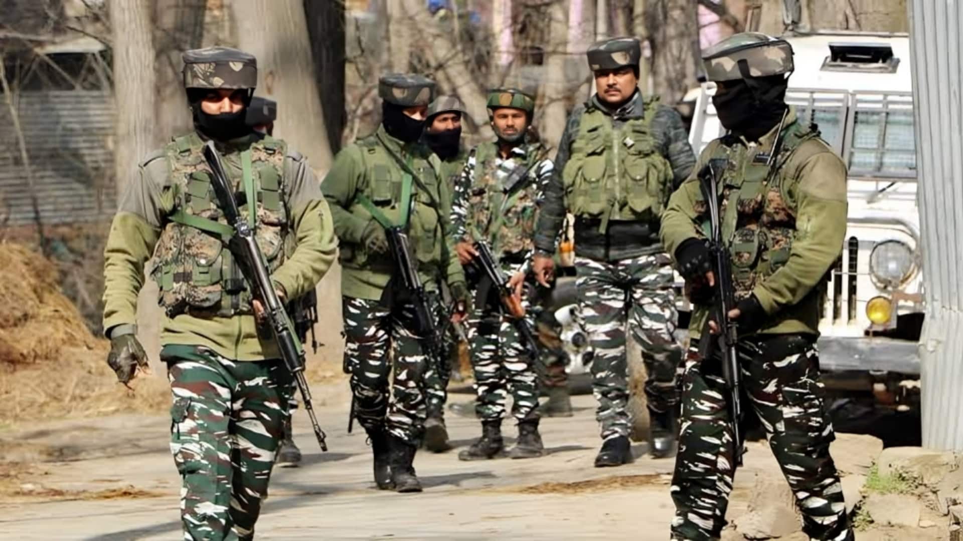 जम्मू-कश्मीर के किश्तवाड़ में मुठभेड़, सुरक्षा बलों ने 2 आतंकियों को मार गिराया जम्मू-कश्मीर के किश्तवाड़ में मुठभेड़, सुरक्षा बलों ने 2 आतंकियों को मार गिराया