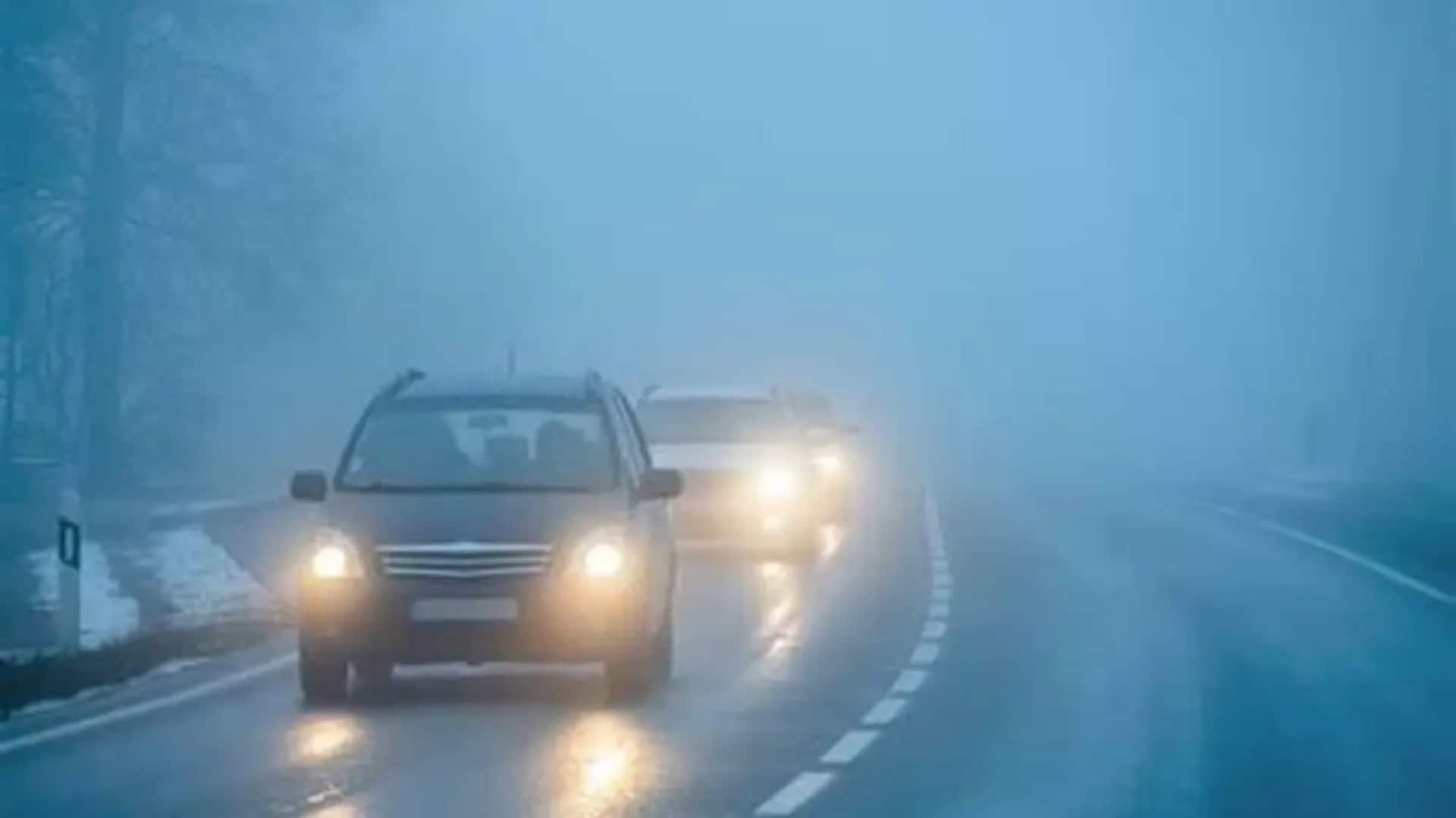 कोहरे में सुरक्षित ड्राइविंग के लिए क्यों जरूरी है रिफ्लेक्टिव टेप? जानिए इसका फायदा 