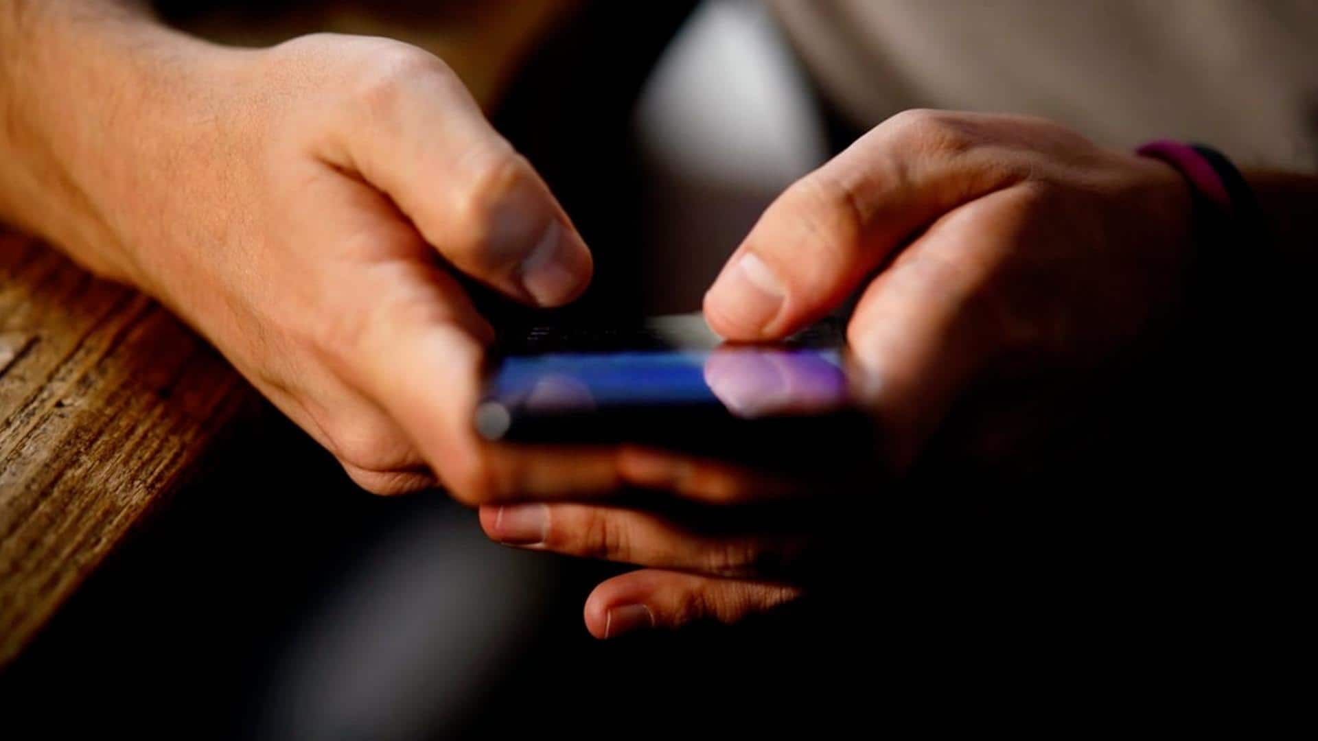 होली में अपने स्मार्टफोन को कैसे रखें सुरक्षित? रंग पड़ने पर उठाएं ये कदम