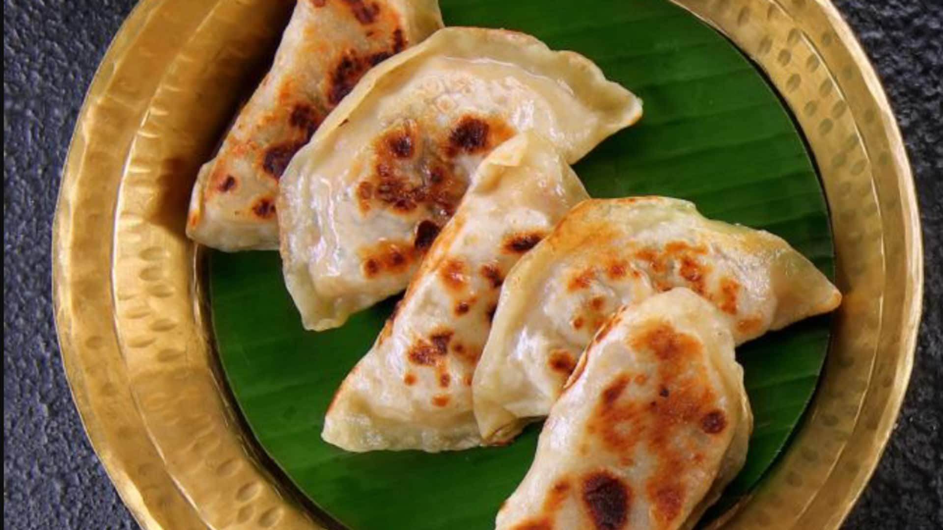 घर पर आसानी से बनाए जा सकते हैं नेपाल के मशहूर कोथे मोमो, जानिए रेसिपी