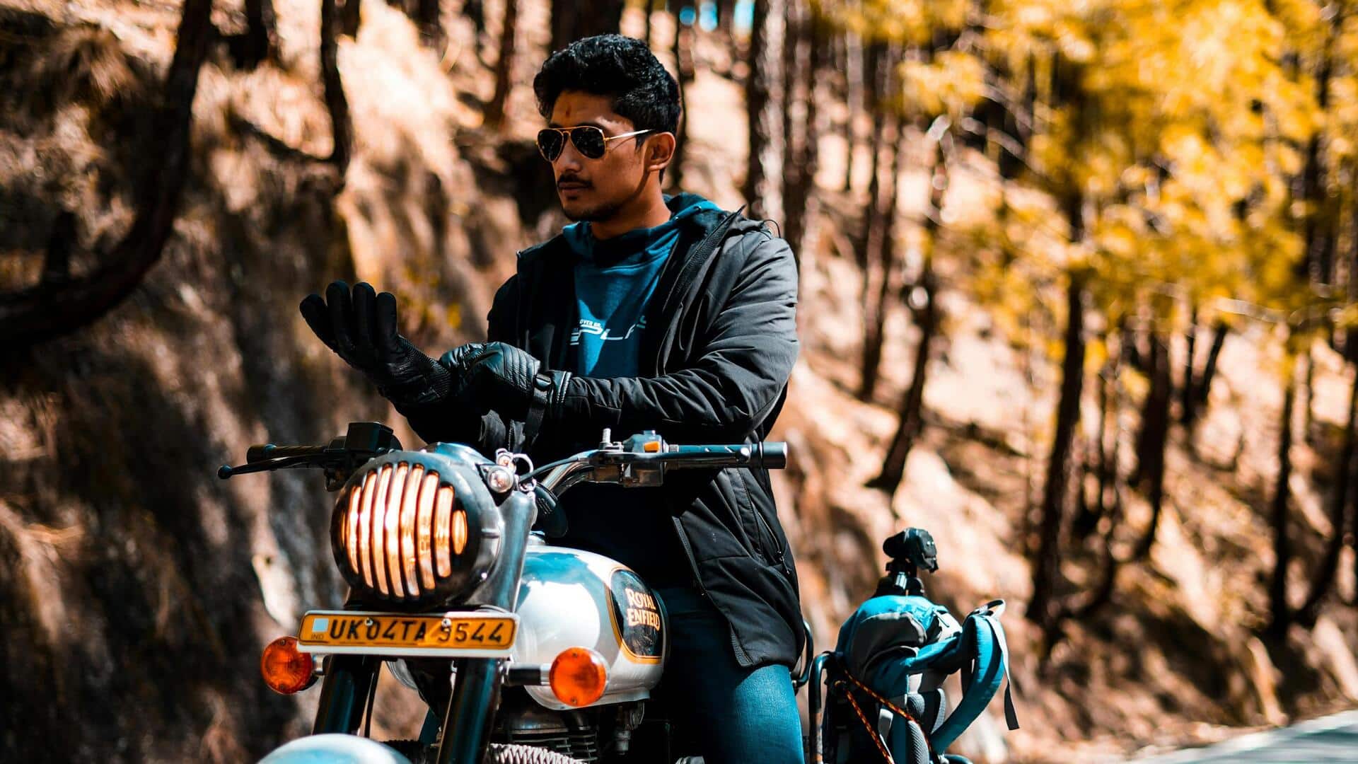 लड़के बाइक से यात्रा करते समय पहनने से बचें ये चीजें, हो सकता है नुकसान लड़के बाइक से यात्रा करते समय पहनने से बचें ये चीजें, हो सकता है नुकसान