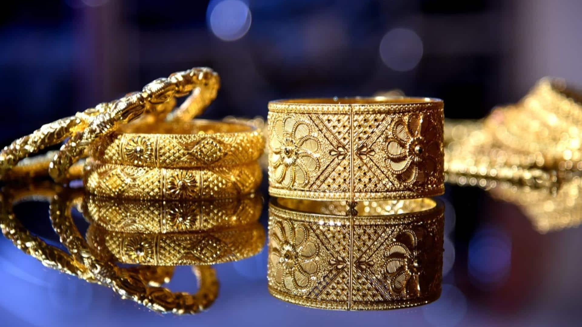 आज फिर नई ऊंचाई पर पहुंची सोना-चांदी की कीमतें, निवेशकों को क्या करना चाहिए? आज फिर नई ऊंचाई पर पहुंची सोना-चांदी की कीमतें, निवेशकों को क्या करना चाहिए?