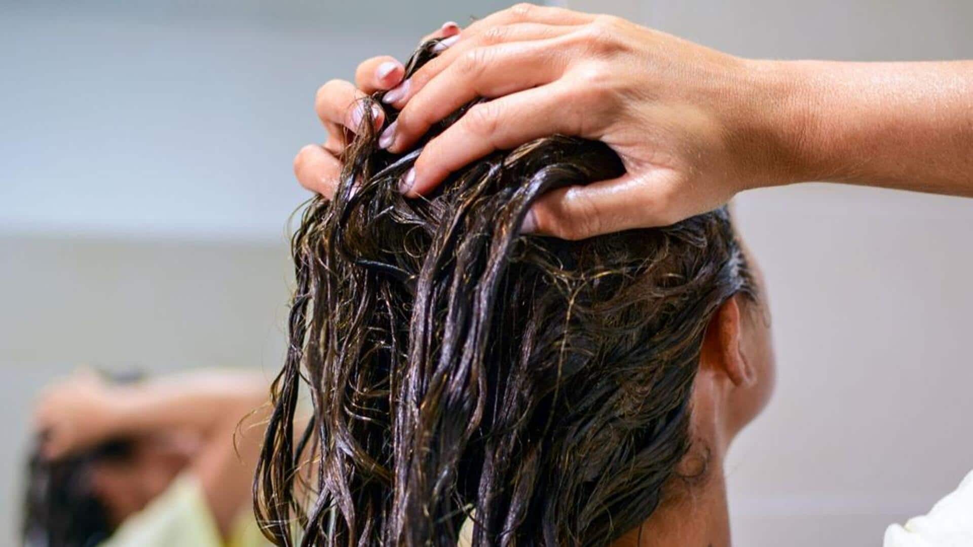 बालों को मजबूत बनाने के लिए प्याज से बनाएं ये 5 हेयर मास्क