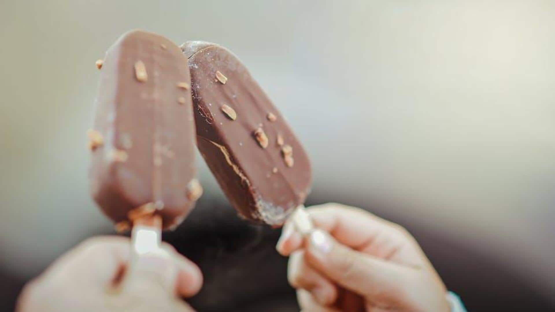 युवती ने चॉकलेट आइसक्रीम से बना दिए पकौड़े, देखिए अजीबोगरीब खाने का वायरल वीडियो