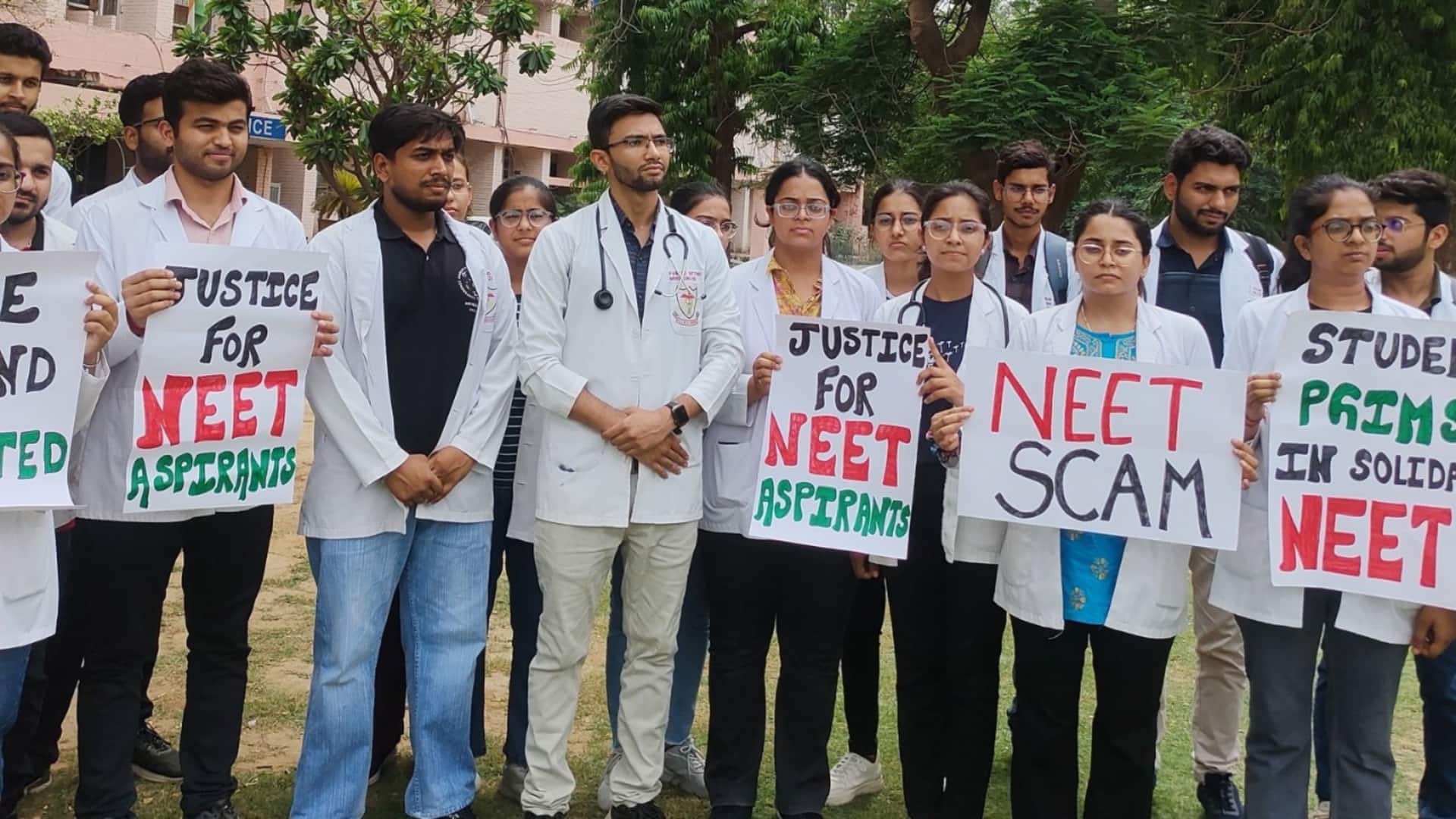 NEET पेपर लीक मामले में NTA की विशेषज्ञ ही गिरफ्तार, CBI ने पुणे से दबोचा