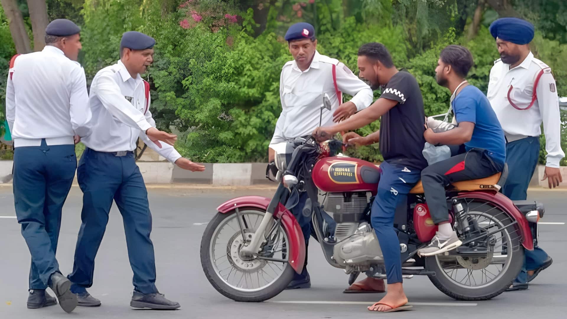 पटाखा साइलेंसर बाइक चलाने का टशन पड़ जाएगा भारी, जानिए क्या हैं नुकसान