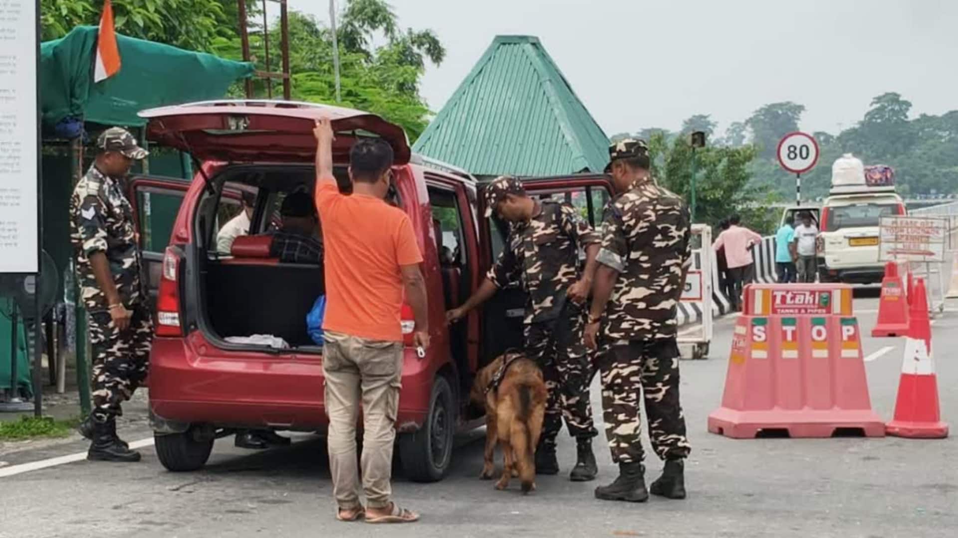 भारत-नेपाल सीमा पर अलर्ट; चौकियां बंद की गईं, सैकड़ों वाहन और लोग फंसे भारत-नेपाल सीमा पर अलर्ट; चौकियां बंद की गईं, सैकड़ों वाहन और लोग फंसे