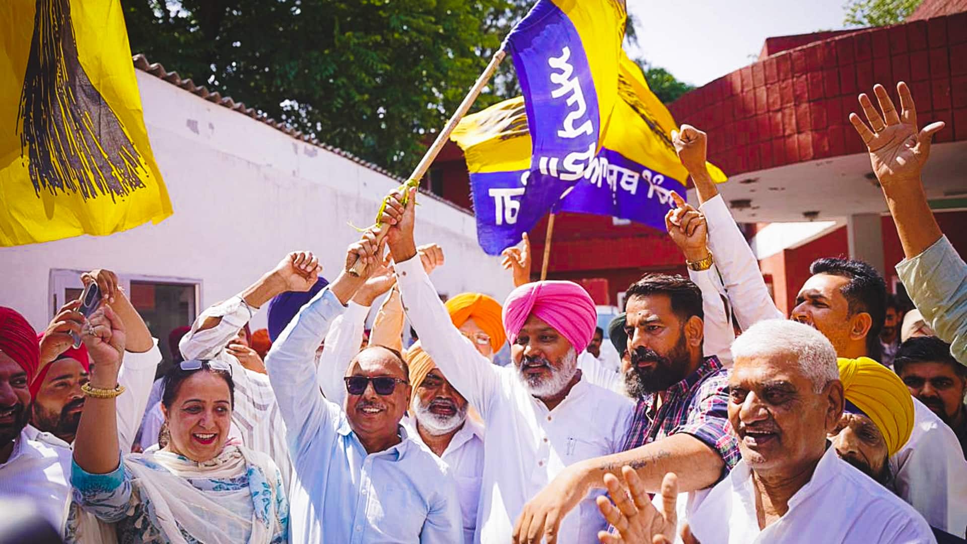 पंजाब के नगर निकाय चुनाव में AAP का पलड़ा भारी, कांग्रेस दूसरे स्थान पर