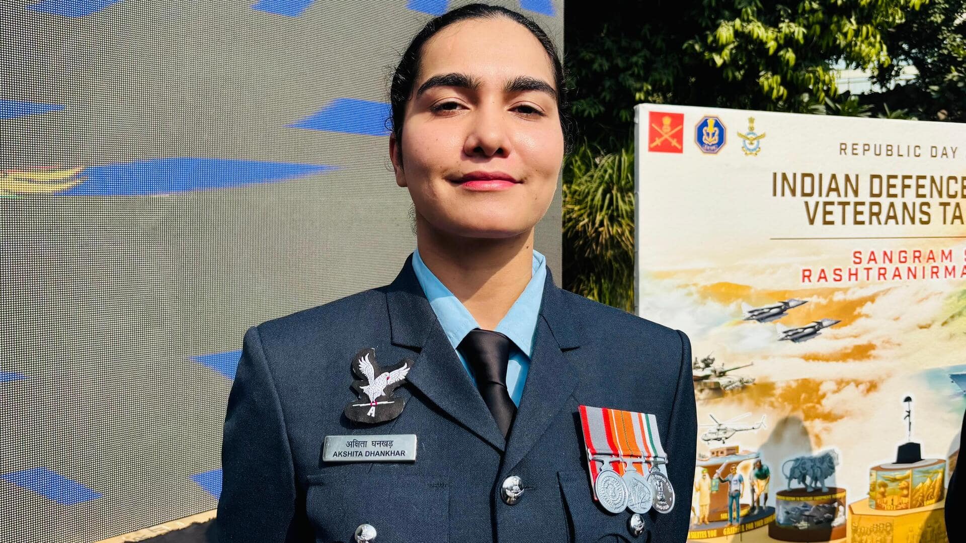 कौन हैं वायुसेना अधिकारी अक्षिता धनकर, जिन्होंने राष्ट्रपति द्रौपदी मुर्मू के साथ फहराया तिरंगा?