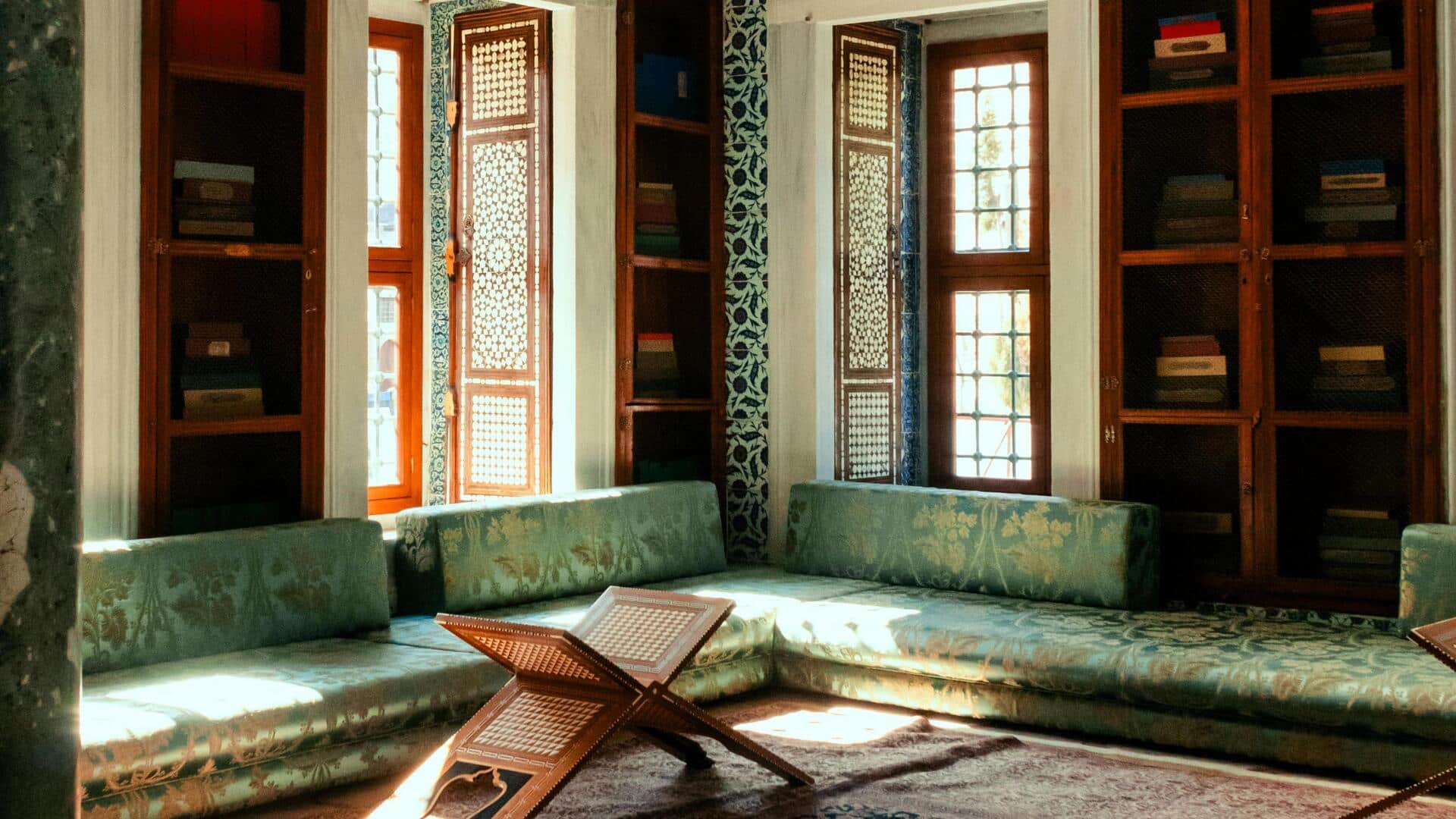 मुगल शैली का घर चाहते हैं? इन तरीकों से सजाएं अपना घर