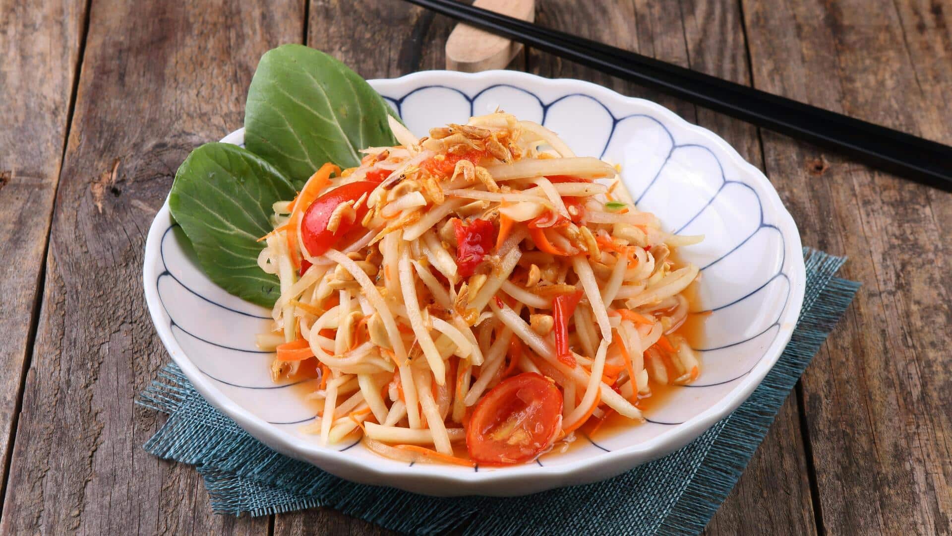 तीखा खाने के शौकीन हैं? एक बार चखकर देखें ये 5 विदेशी व्यंजन