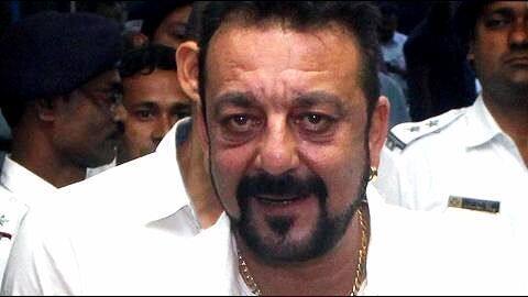 Farhan Akhtar visits Yerawada prison, inmates ask about Sanjay Dutt Farhan Akhtar visits Yerawada prison, inmates ask about Sanjay Dutt