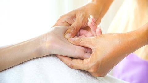 5 pressure points on your hand that you should know 5 pressure points on your hand that you should know
