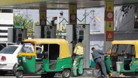 Mumbai: Fuel tank of auto-rickshaw explodes, three injured Mumbai: Fuel tank of auto-rickshaw explodes, three injured