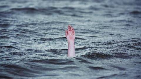 Bodies of 4 teens, who drowned off Juhu beach, recovered Bodies of 4 teens, who drowned off Juhu beach, recovered