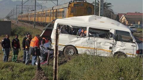 South Africa: 27 people killed in road crash, 4 injured South Africa: 27 people killed in road crash, 4 injured