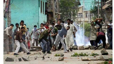 J&K: 10 injured in clashes between security forces, stone-pelters J&K: 10 injured in clashes between security forces, stone-pelters