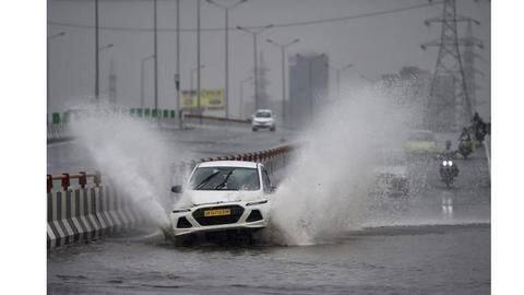 #MonsoonAlert: 465 dead in 5 states due to rains, floods #MonsoonAlert: 465 dead in 5 states due to rains, floods