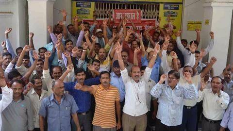 Demonetization: Bankers threaten to go on a nationwide strike Demonetization: Bankers threaten to go on a nationwide strike
