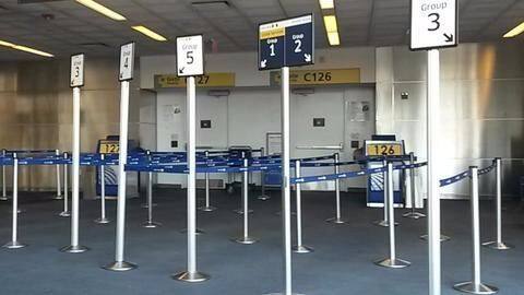 Engine fire prompts Newark Airport shutdown Engine fire prompts Newark Airport shutdown