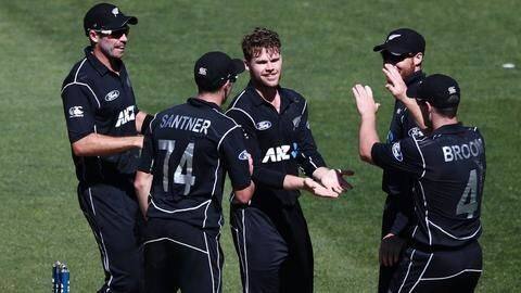 Stionis 146* in vain; NZ beat Australia by 6 runs Stionis 146* in vain; NZ beat Australia by 6 runs