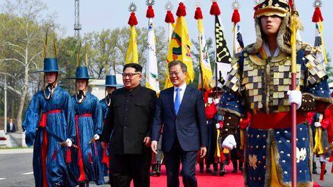 After historic summit, Koreas decide to denuclearize the peninsula After historic summit, Koreas decide to denuclearize the peninsula